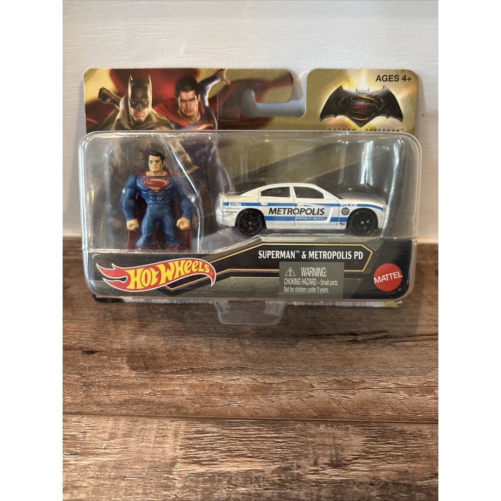 Superman & metropolis PD V Batman Hot Wheels Mattel 2015